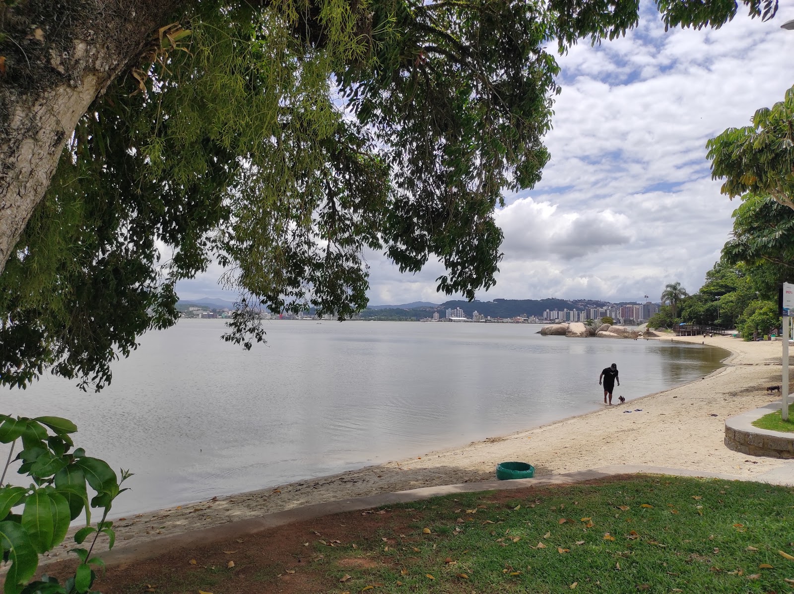 Praia do Bom Abrigo的照片 具有非常干净级别的清洁度