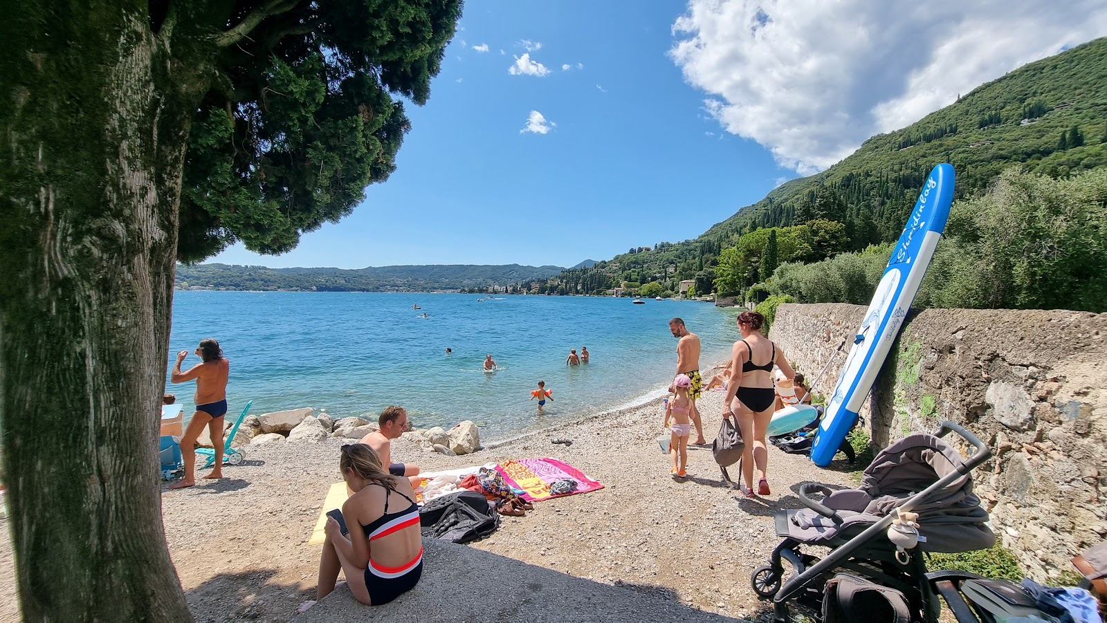 Spiaggia di Barbarano的照片 带有蓝色纯水表面