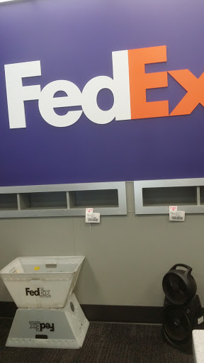 Shipping and Mailing Service «FedEx Ship Center», reviews and photos, 2600 NW 19th St, Pompano Beach, FL 33069, USA