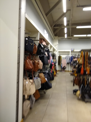 Shoe Store «DSW Designer Shoe Warehouse», reviews and photos, 7896 Dublin Blvd, Dublin, CA 94568, USA