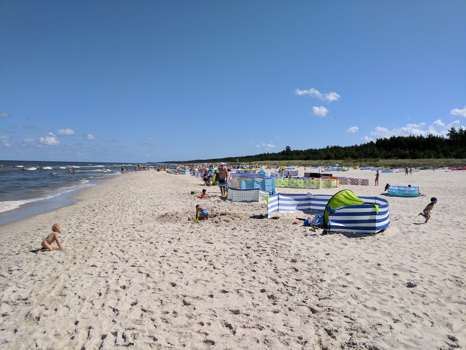 Debki Beach的照片 带有明亮的细沙表面