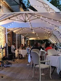 Atmosphère du Restaurant français Auberge la Lucarne aux Chouettes à Villeneuve-sur-Yonne - n°13