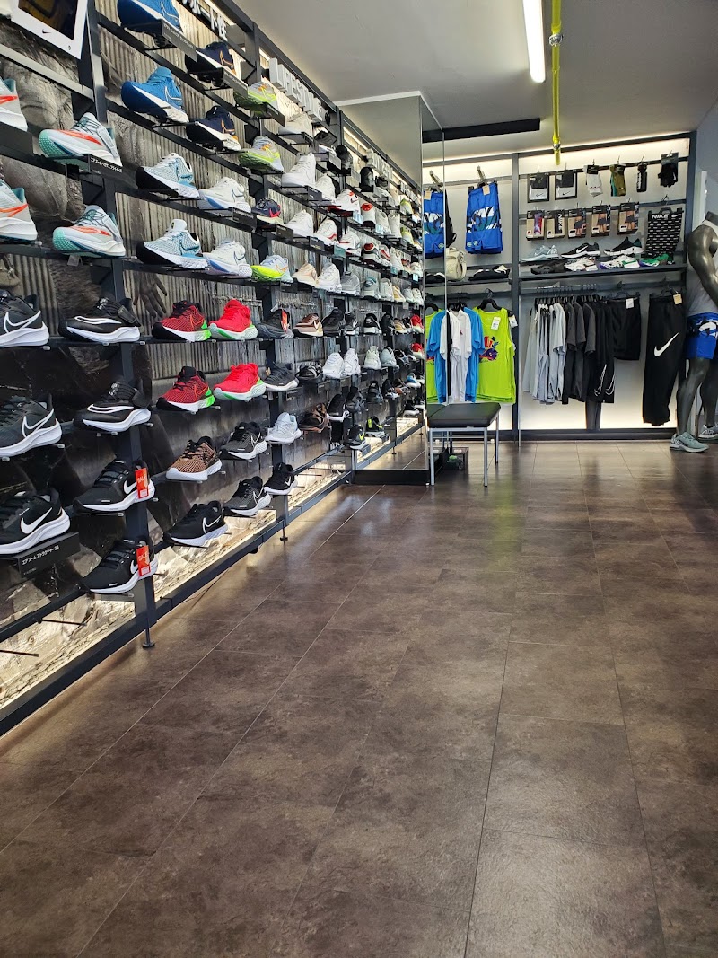 NIKE RUNNING STORE Sports Quest