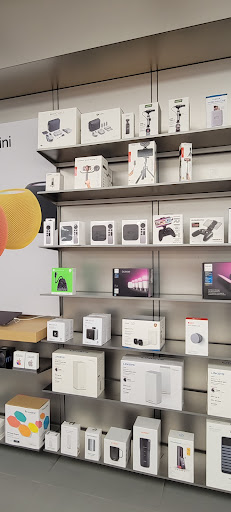 Computer Store «Apple Main Place», reviews and photos, 120 W Jefferson Ave, Naperville, IL 60540, USA