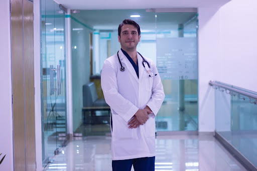 Dr. Gustavo Peniche González - Urología Pediátrica y Cirugía Pediátrica