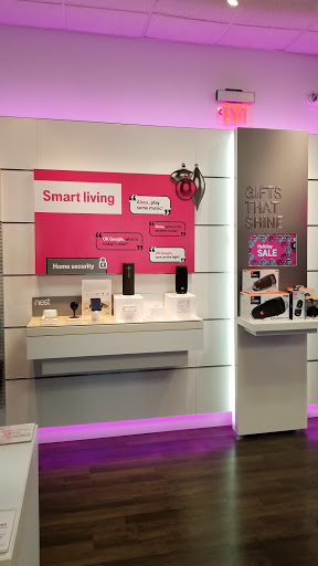 Cell Phone Store «T-Mobile», reviews and photos, 1290 E Bidwell St Suite 100, Folsom, CA 95630, USA