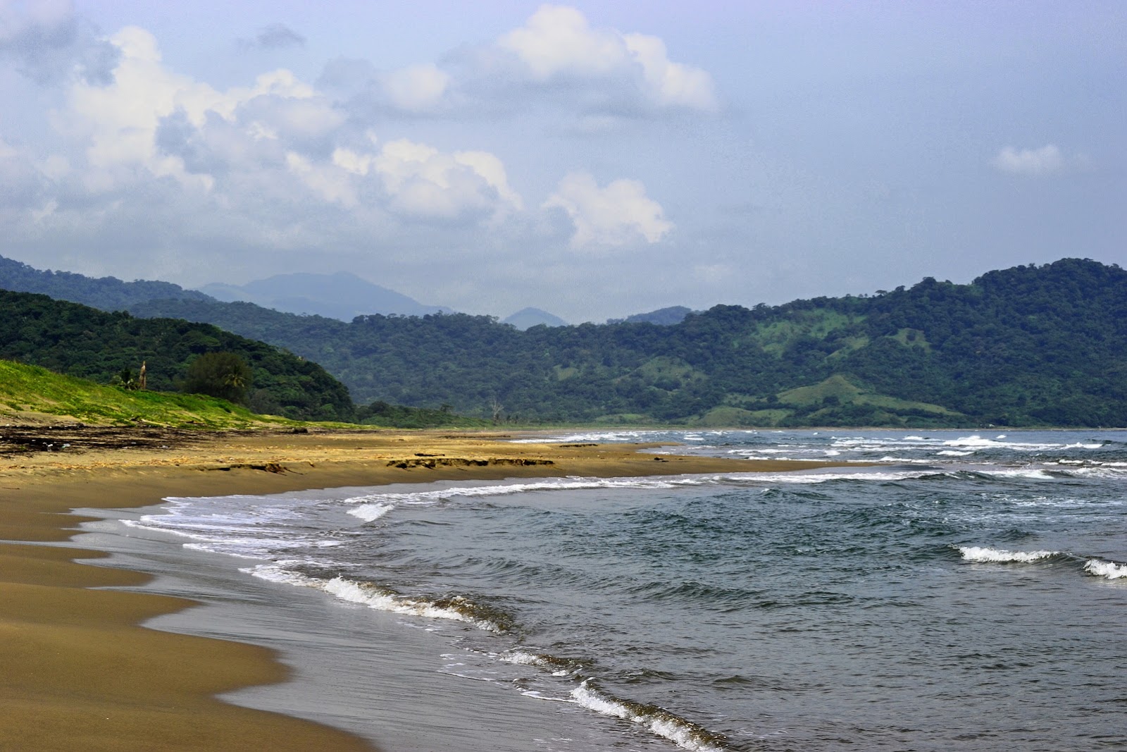 Playa Jicacal的照片 带有碧绿色纯水表面