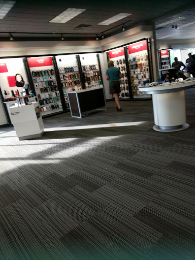 Cell Phone Store «Verizon», reviews and photos, 7720 W Broad St, Richmond, VA 23294, USA