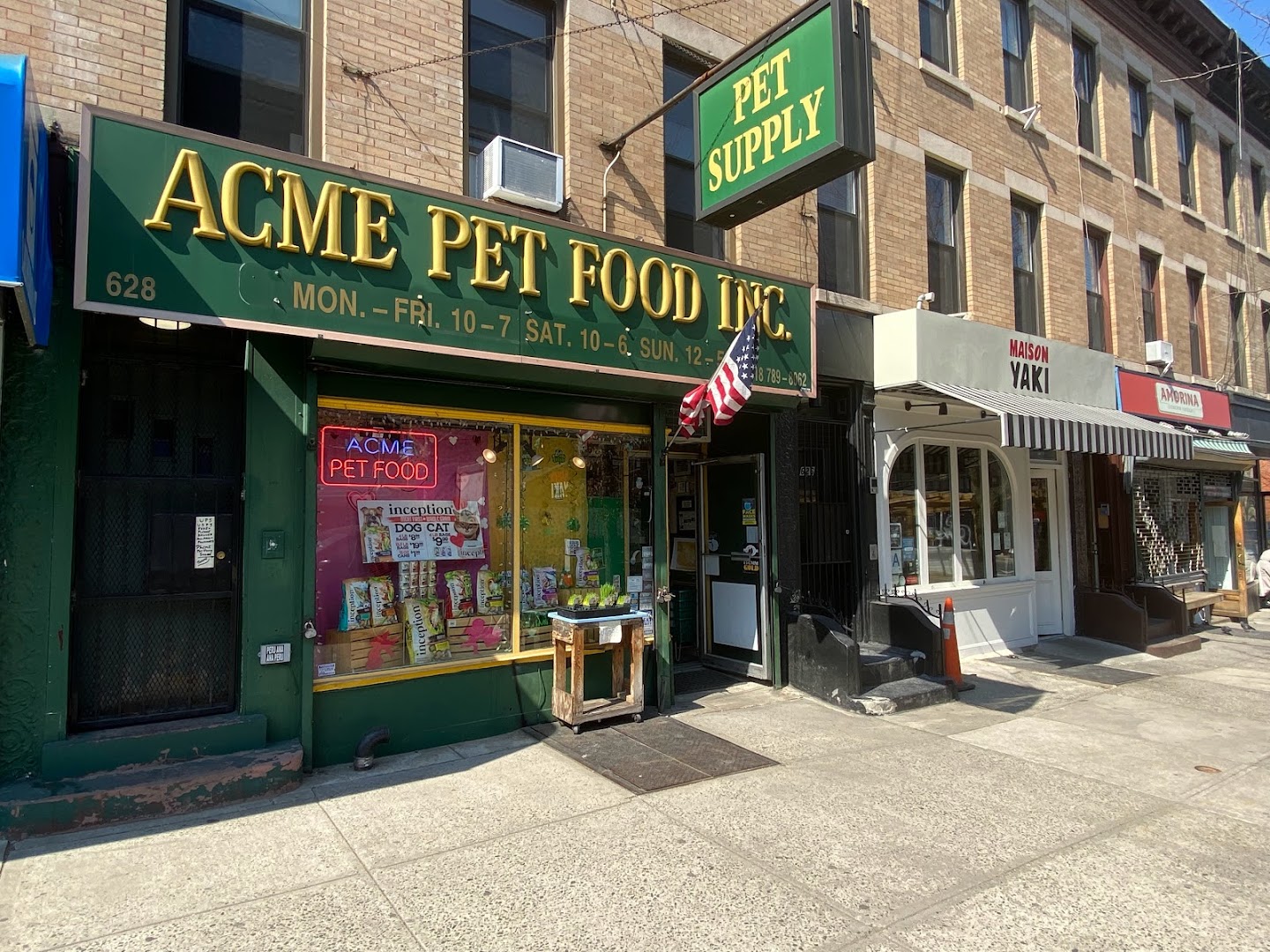 Pet store Acme Pet Food Inc