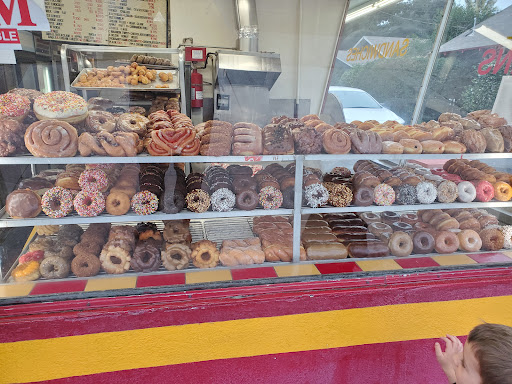 Donut Shop «Donut Hut», reviews and photos, 2025 W Magnolia Blvd, Burbank, CA 91506, USA