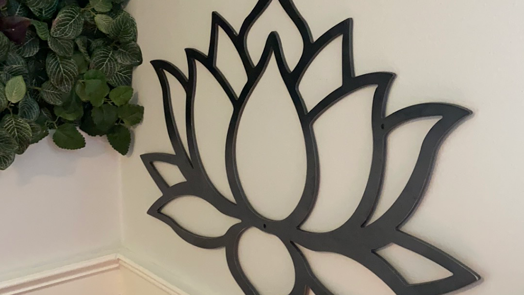 The Floating Lotus Lash Bar 12561