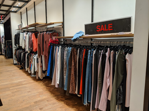 Clothing Store «Express», reviews and photos, 3101 Steinway St, Astoria, NY 11103, USA