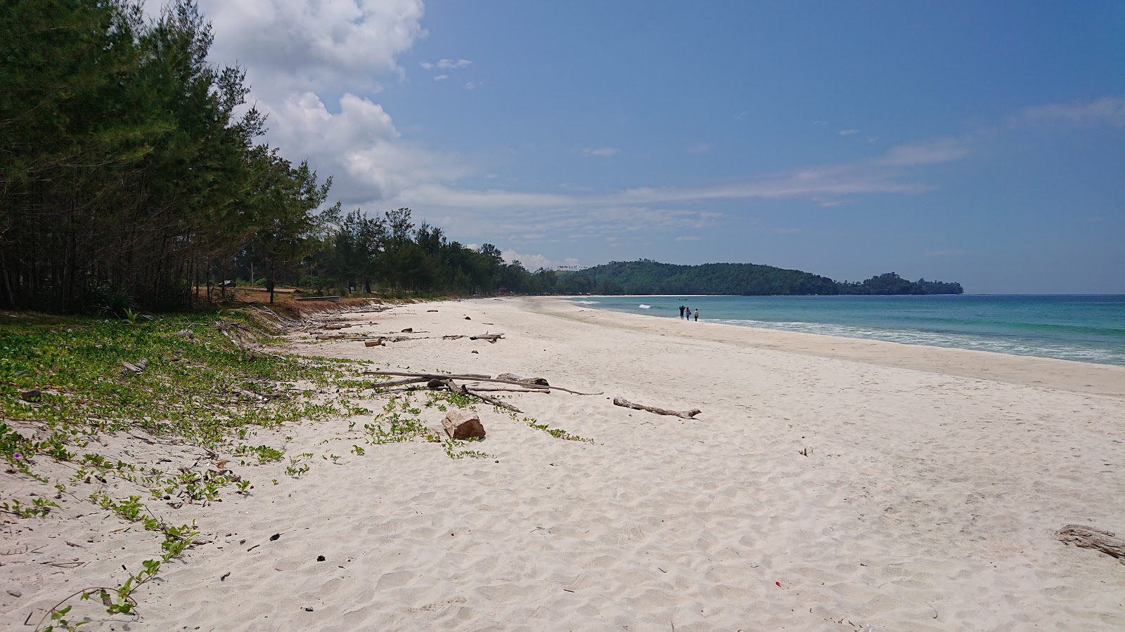 Foto van Kampong Lok Nunuk met helder fijn zand oppervlakte