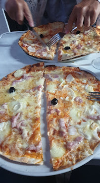 Plats et boissons du Pizzeria Pizza L'Ardéchoise à Aubenas - n°3