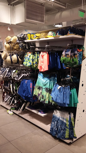 Clothing Store «H&M», reviews and photos, 2 S 69th St, Upper Darby, PA 19082, USA