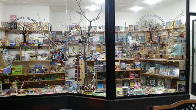 Comentarios y opiniones de Libreria "El Arbol Magico" Galeria Don Ambrosio Local 8