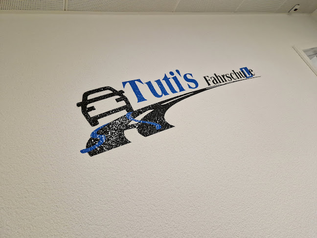 Tuti's Fahrschule, Nothelferkurse, Verkehrskunde und Theorie