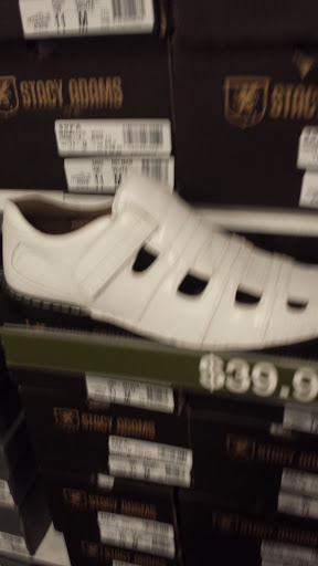 Clothing Store «K&G Fashion Superstore», reviews and photos, 1526 Golden Gate Plaza, Mayfield Heights, OH 44124, USA