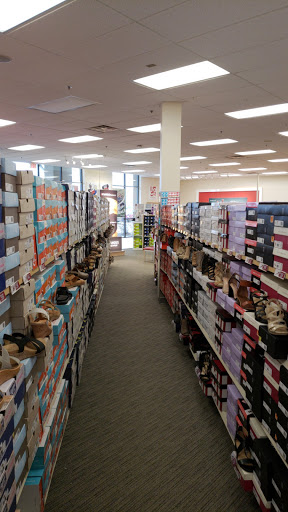 Shoe Store «Famous Footwear», reviews and photos, 3606 Metro Dr, Council Bluffs, IA 51501, USA