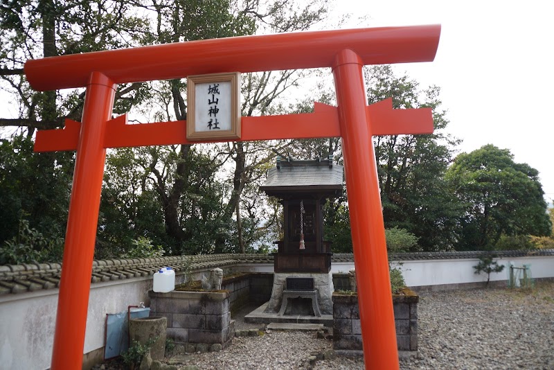 城山神社