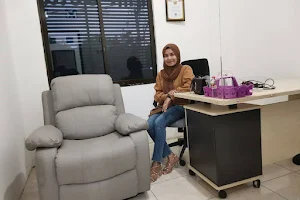 Klinik Hipnoterapi Keluarga Mitra Kemenkes RI, MC Wedding BNSP RI dan Mediator Mahkamah Agung RI Terbaik di Cirebon image