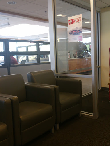 Used Car Dealer «McGrath Nissan», reviews and photos, 945 E Chicago St, Elgin, IL 60120, USA