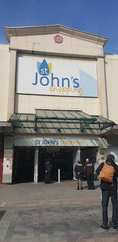 Comments and reviews of St John's Shopping centre