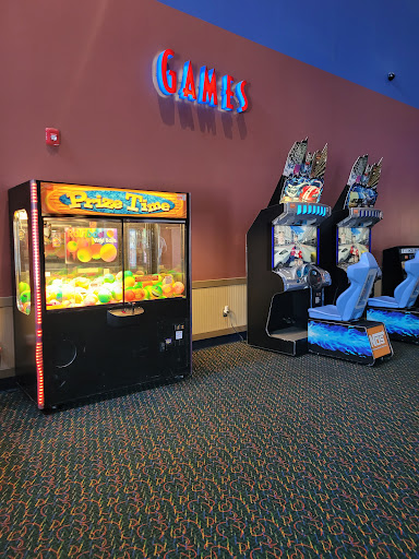 Movie Theater «Regal Cinemas Hamilton Commons 14», reviews and photos, 4215 E Black Horse Pike, Mays Landing, NJ 08330, USA