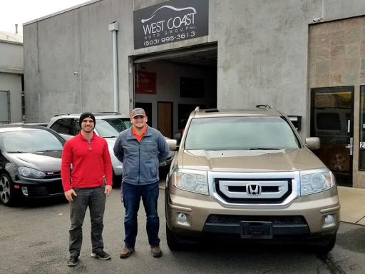 Used Car Dealer «West Coast Auto Group», reviews and photos, 231 NE 10th Ave, Portland, OR 97232, USA