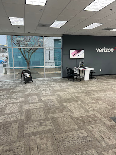 Cell Phone Store «Verizon Authorized Retailer - A Wireless», reviews and photos, 4410 SE 82nd Ave #3000, Portland, OR 97266, USA