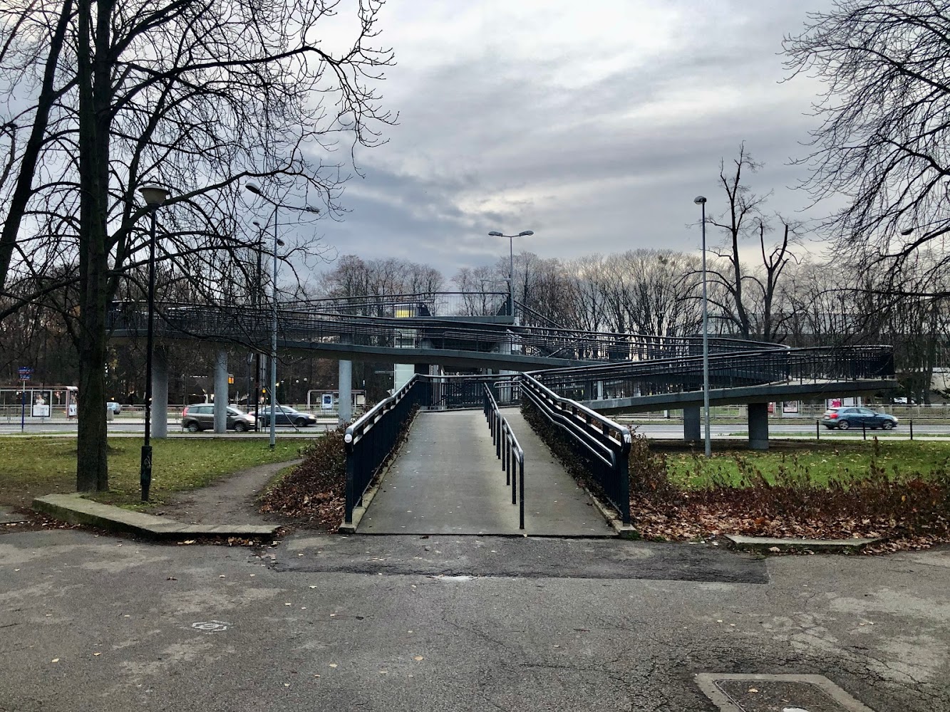 Aleja Niepodległości Footbridge