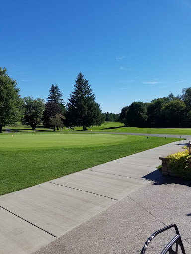 Golf Club «River Falls Golf Club», reviews and photos, 2120 E Division St, River Falls, WI 54022, USA