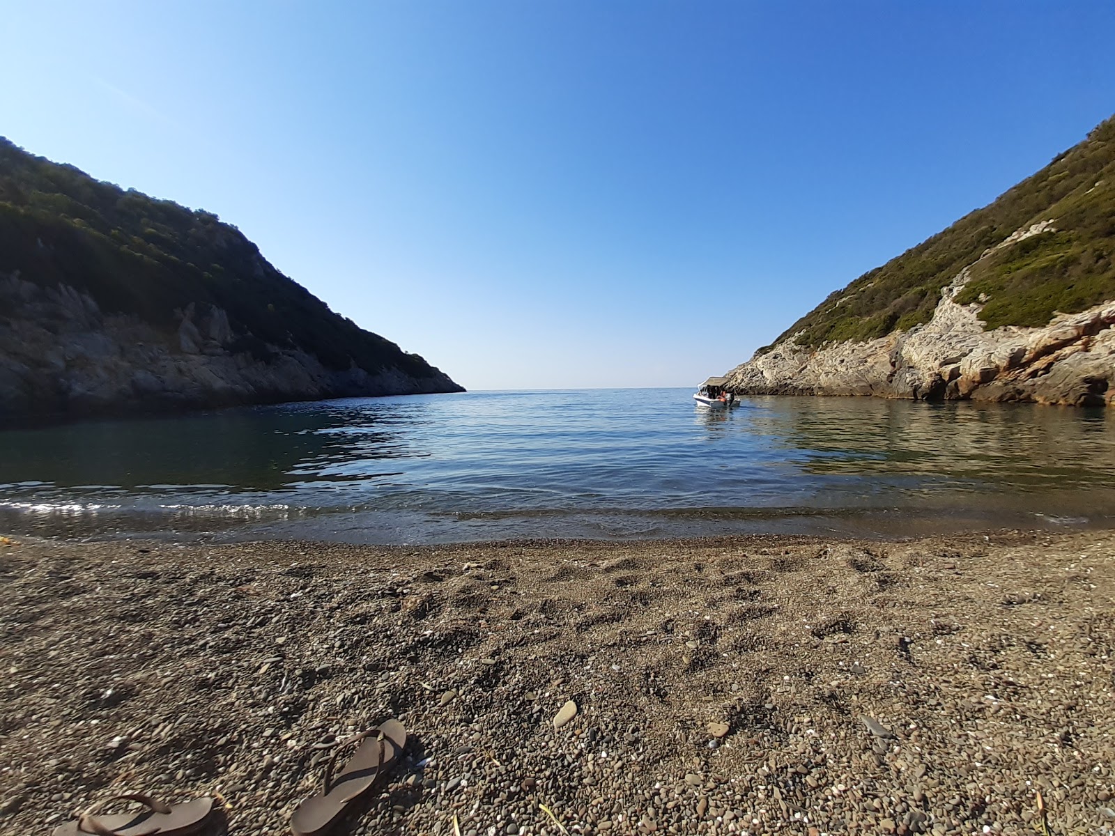 Photo de Vrysitsa beach avec un niveau de propreté de assez propre