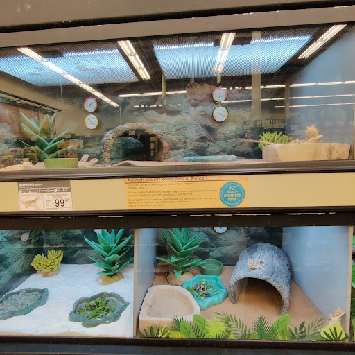 Pet Supply Store «Petco Animal Supplies», reviews and photos, 517 N 3rd Pl, Manhattan, KS 66502, USA