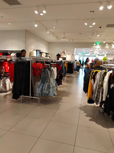 Clothing Store «H&M», reviews and photos, 8518 Fenton St, Silver Spring, MD 20910, USA