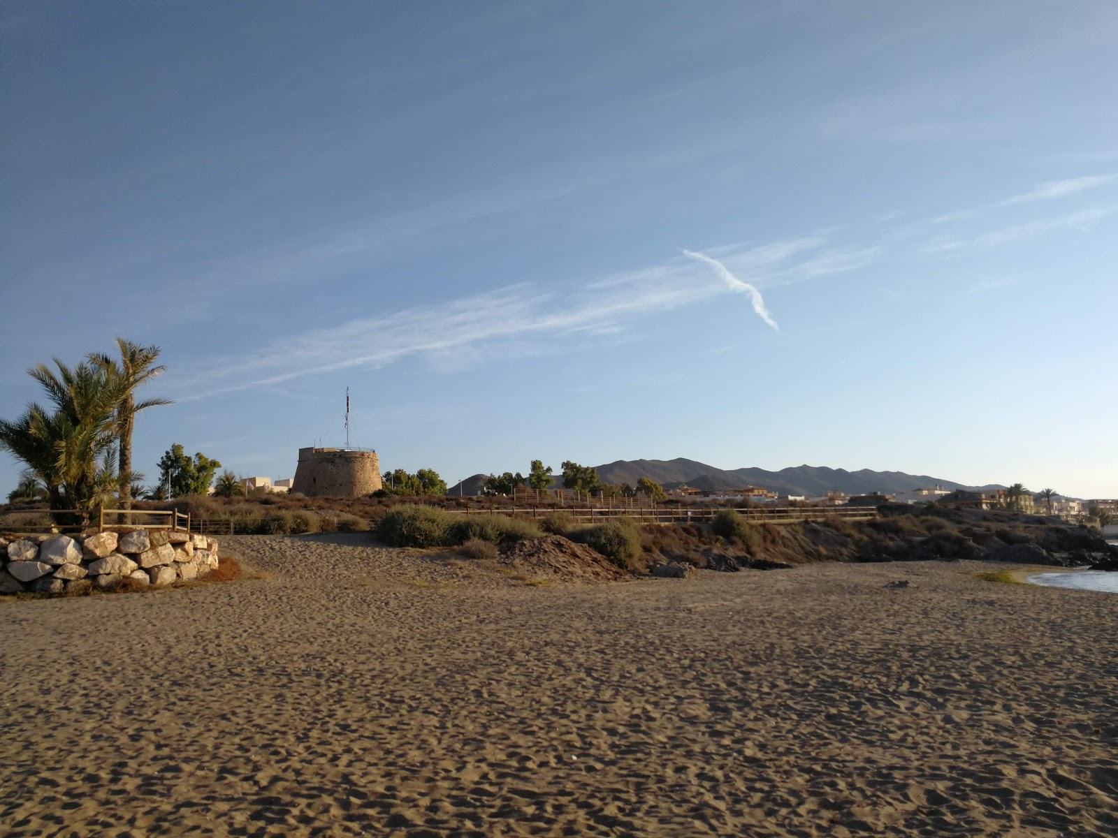 Valokuva Playa de Luis Siretista. puhtaustasolla keskipitkä