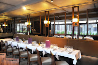 Atmosphère du Restaurant français Le Village à Neuilly à Neuilly-sur-Seine - n°11