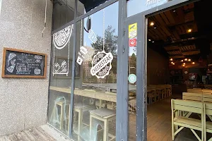 Pizza Cafe Лаҳза image