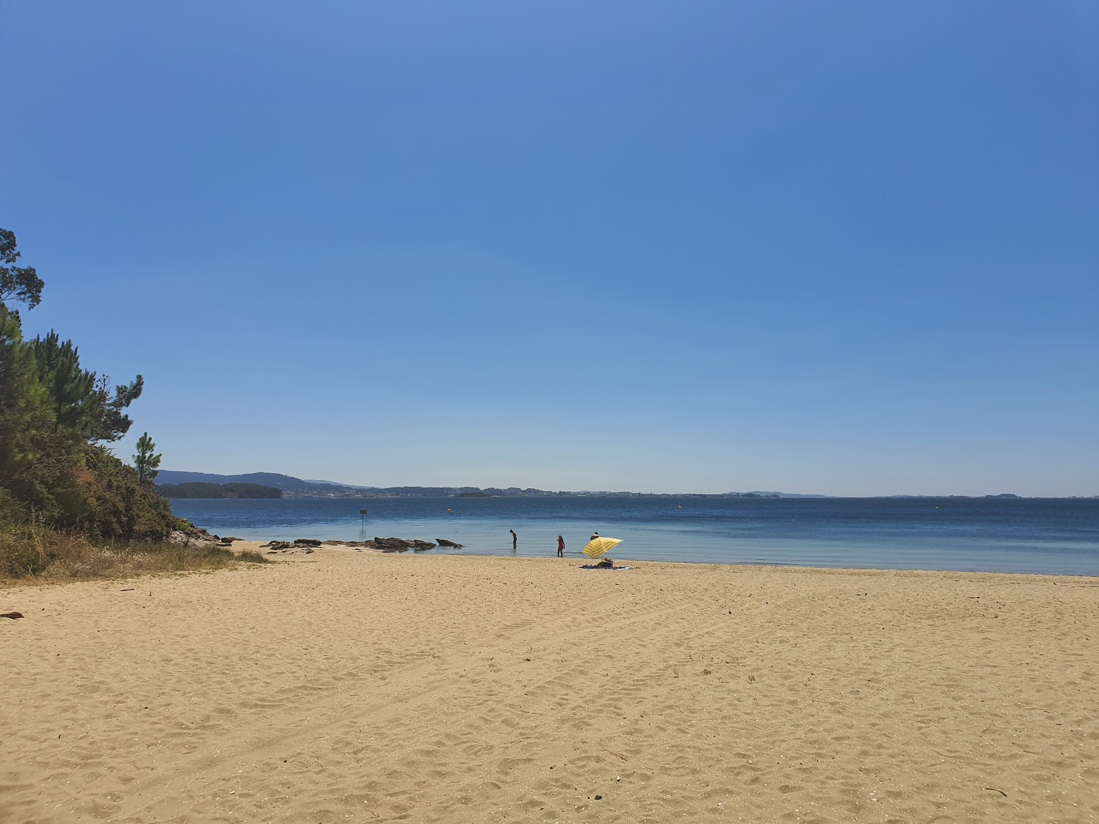 Beach das Cunchas'in fotoğrafı geniş bir kıyı şeridi ile birlikte