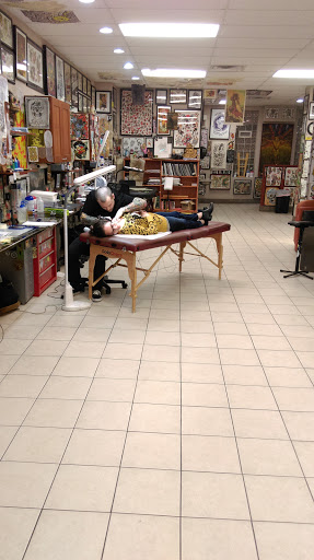 Tattoo Shop «Deluxe Tattoo», reviews and photos, 1459 W Irving Park Rd, Chicago, IL 60613, USA