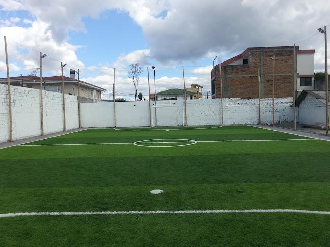 Opiniones de Nido De BúHo en Quito - Campo de fútbol