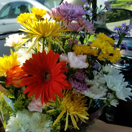 Florist «Kirk Florist», reviews and photos, 80 W Farms Rd, Farmingdale, NJ 07727, USA