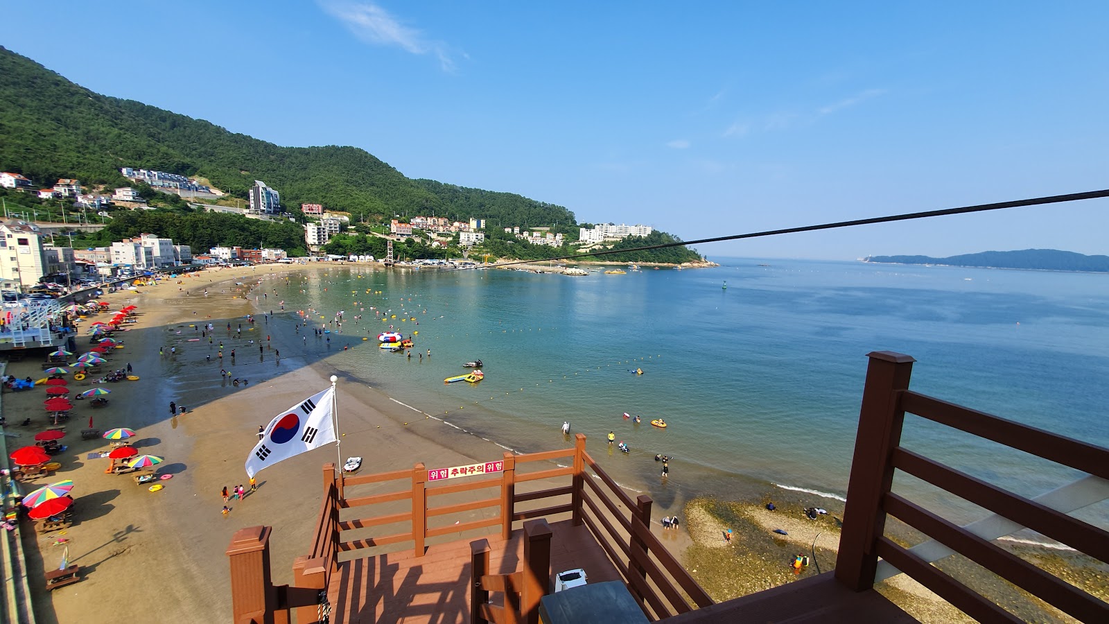 Foto de Deokpo Beach - lugar popular entre los conocedores del relax