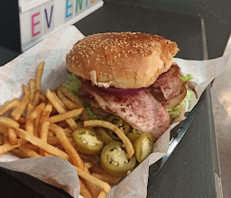 Mayito's burger photo