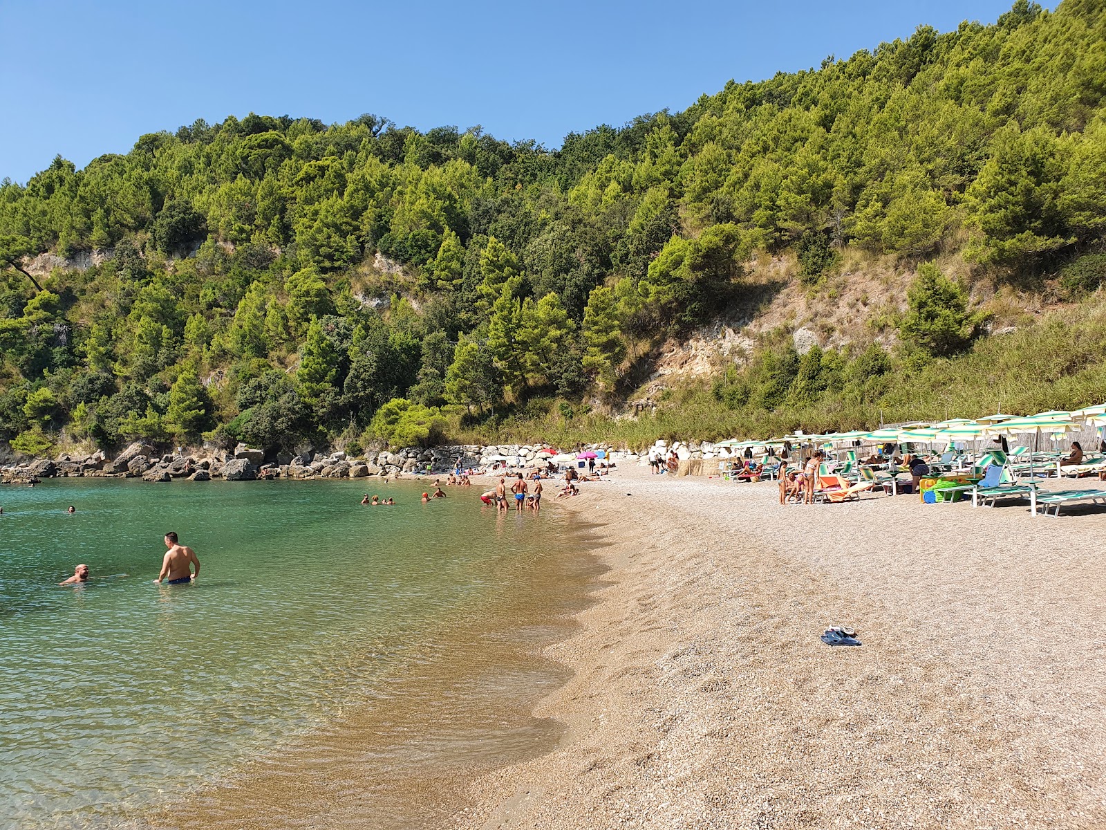 Valokuva Spiaggia dei Sassoliniista. sisältäen pieni lahti