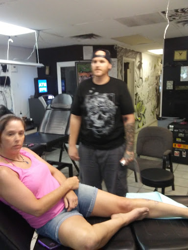 Tattoo Shop «Island Tattoo & Piercings», reviews and photos, 6600 Manatee Ave W, Bradenton, FL 34209, USA