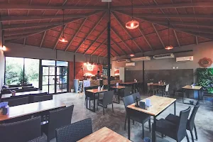 Duklong Cafe & Restaurant image