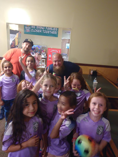 Round Table Pizza image