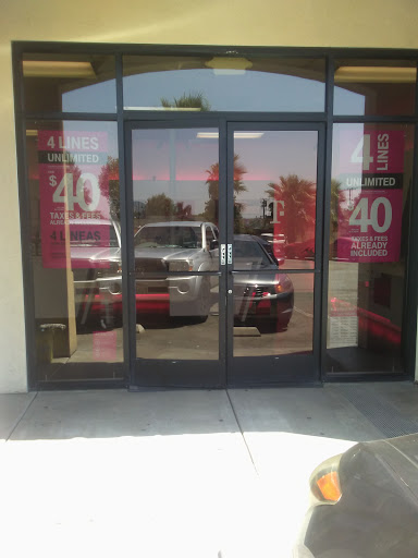 Cell Phone Store «T-Mobile», reviews and photos, 658 Bloomington Ave, Rialto, CA 92376, USA