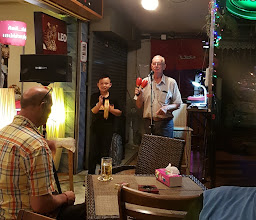 Eric's Bar photo